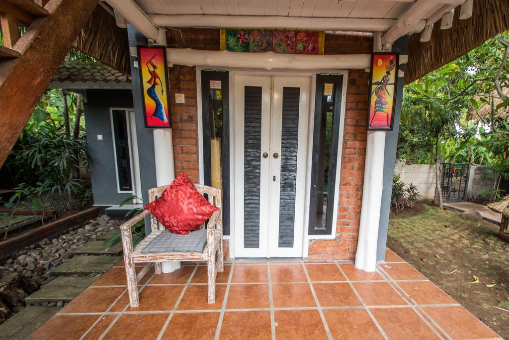 Hobbit'S House Homestay Banyuwedang Buitenkant foto