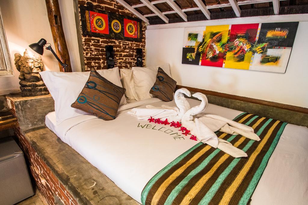 Hobbit'S House Homestay Banyuwedang Buitenkant foto