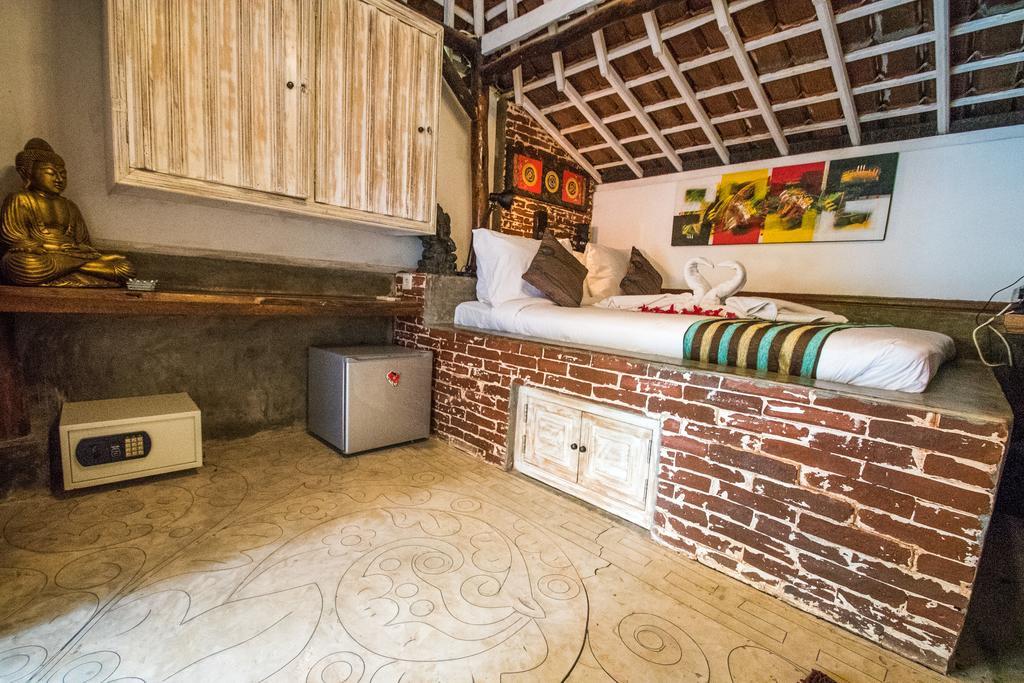 Hobbit'S House Homestay Banyuwedang Buitenkant foto