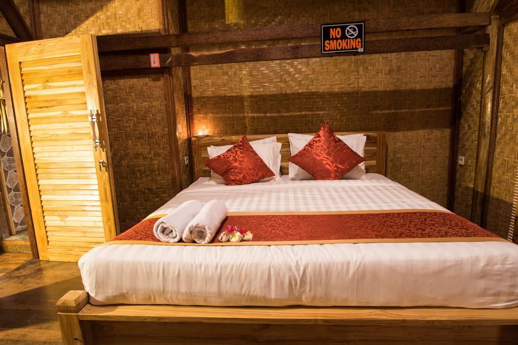 Hobbit'S House Homestay Banyuwedang Buitenkant foto