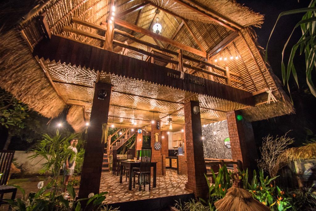 Hobbit'S House Homestay Banyuwedang Buitenkant foto