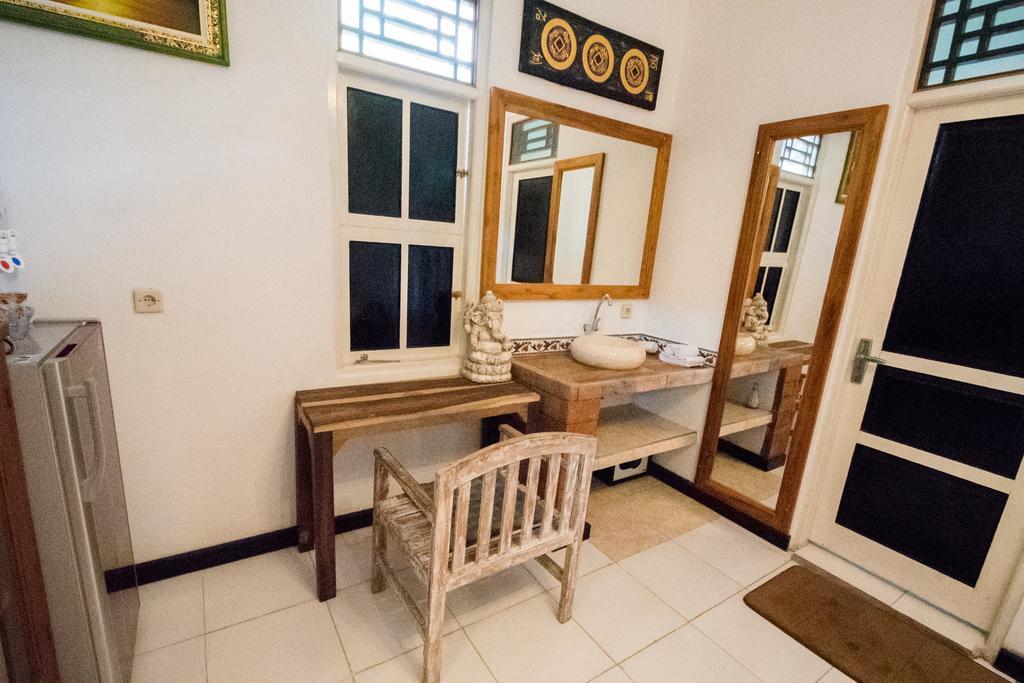 Hobbit'S House Homestay Banyuwedang Buitenkant foto