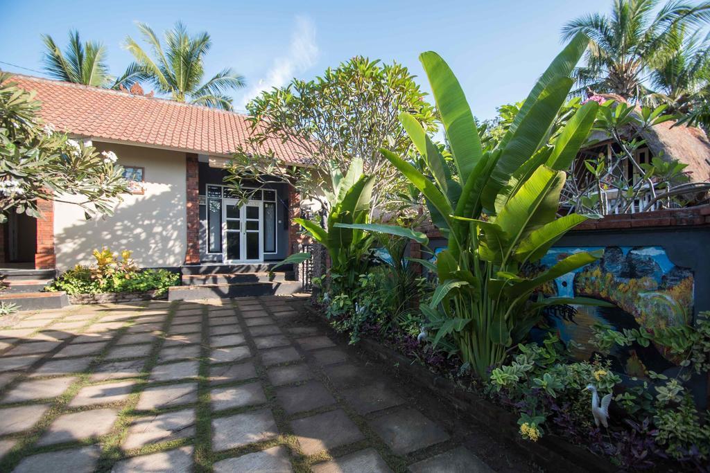 Hobbit'S House Homestay Banyuwedang Buitenkant foto