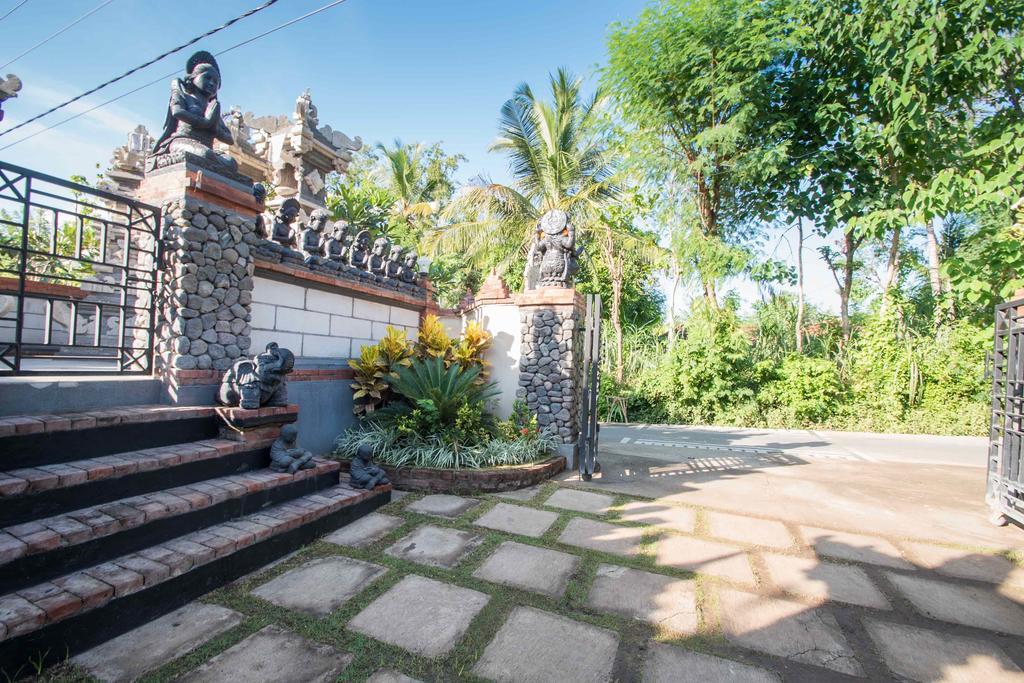 Hobbit'S House Homestay Banyuwedang Buitenkant foto