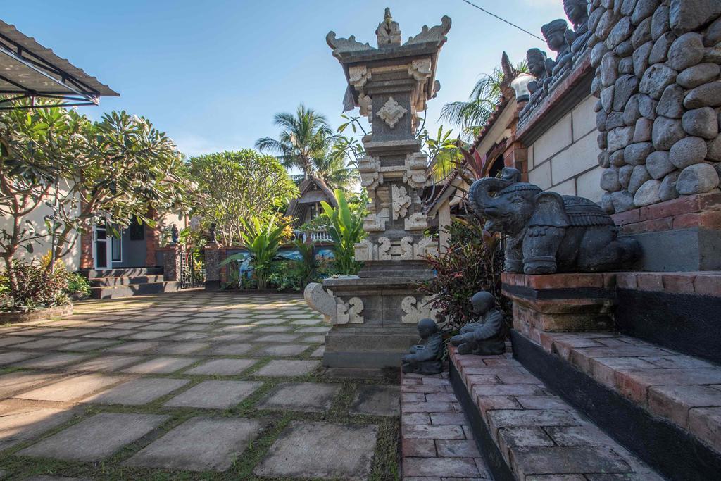 Hobbit'S House Homestay Banyuwedang Buitenkant foto