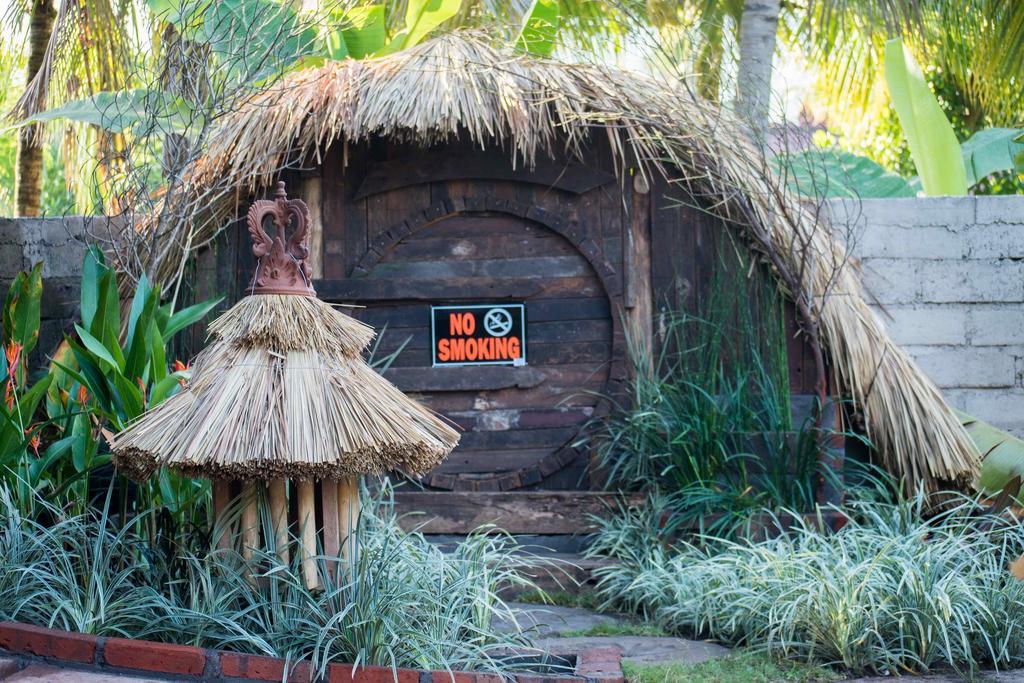 Hobbit'S House Homestay Banyuwedang Buitenkant foto