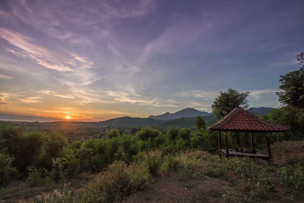 Hobbit'S House Homestay Banyuwedang Buitenkant foto