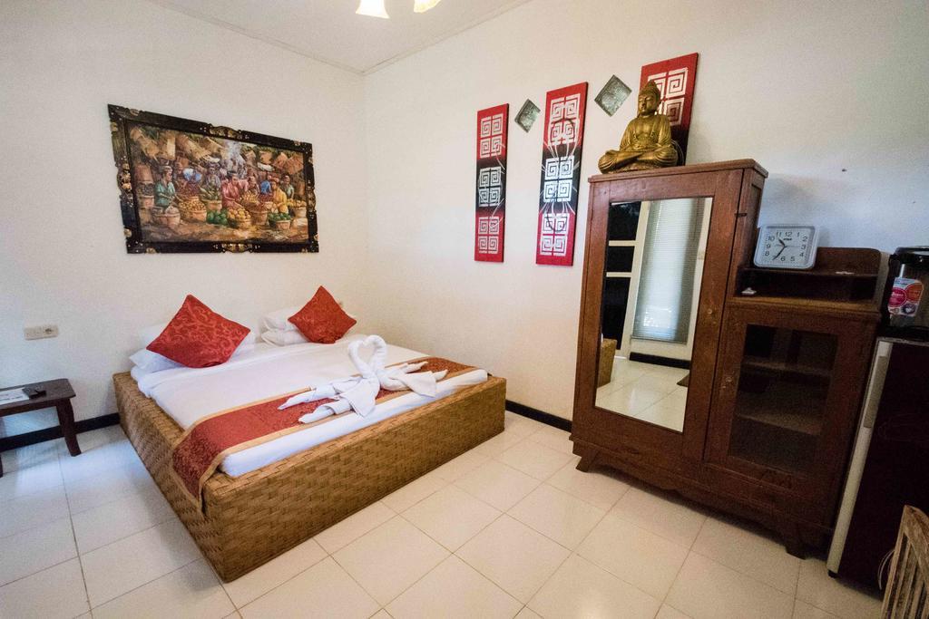 Hobbit'S House Homestay Banyuwedang Buitenkant foto