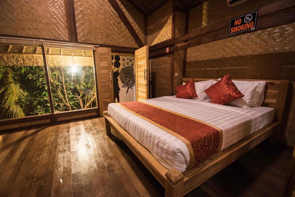 Hobbit'S House Homestay Banyuwedang Buitenkant foto