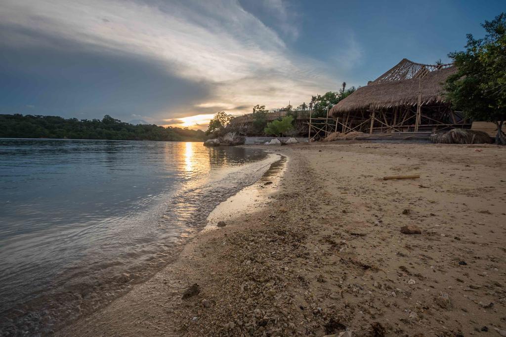 Hobbit'S House Homestay Banyuwedang Buitenkant foto