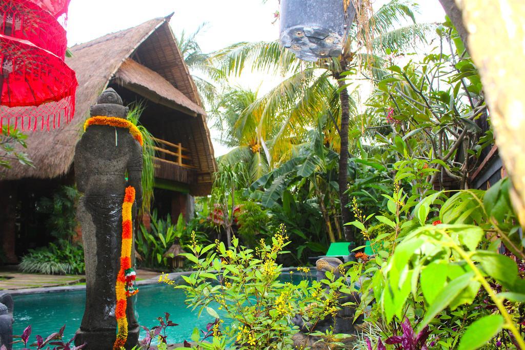 Hobbit'S House Homestay Banyuwedang Buitenkant foto