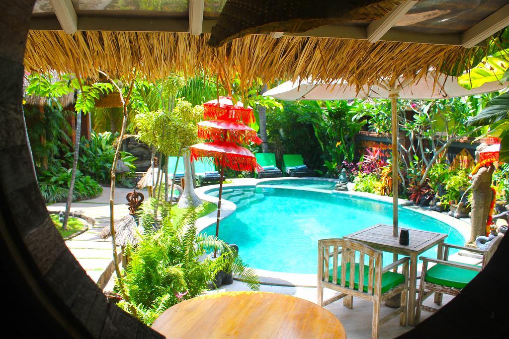 Hobbit'S House Homestay Banyuwedang Buitenkant foto