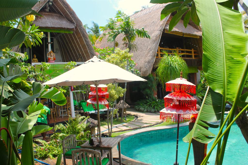 Hobbit'S House Homestay Banyuwedang Buitenkant foto