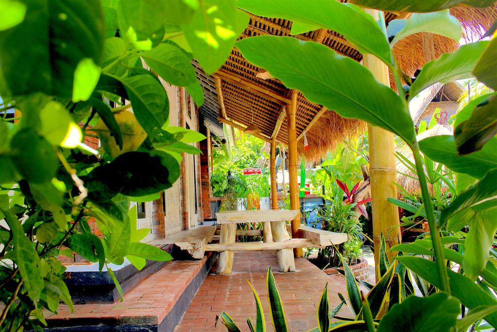 Hobbit'S House Homestay Banyuwedang Buitenkant foto