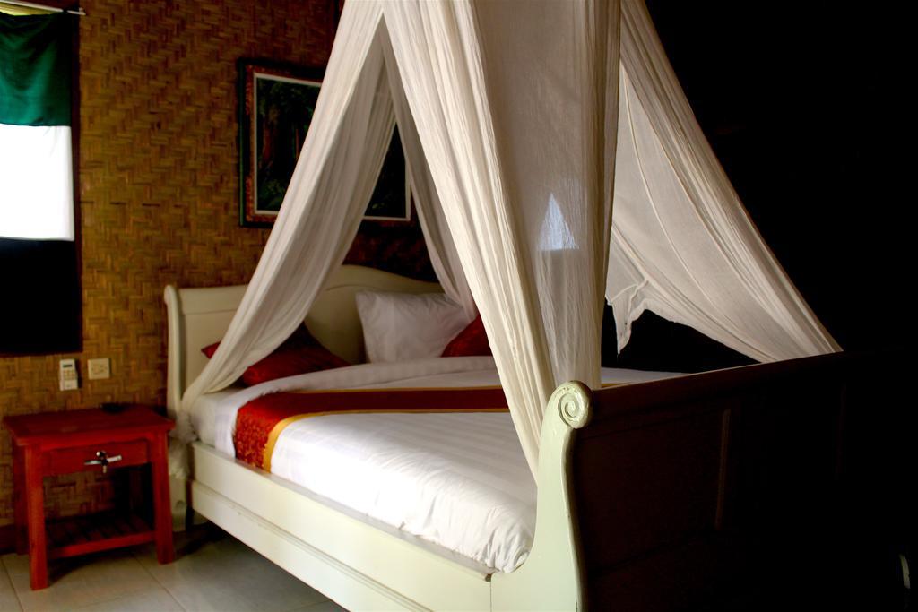 Hobbit'S House Homestay Banyuwedang Buitenkant foto