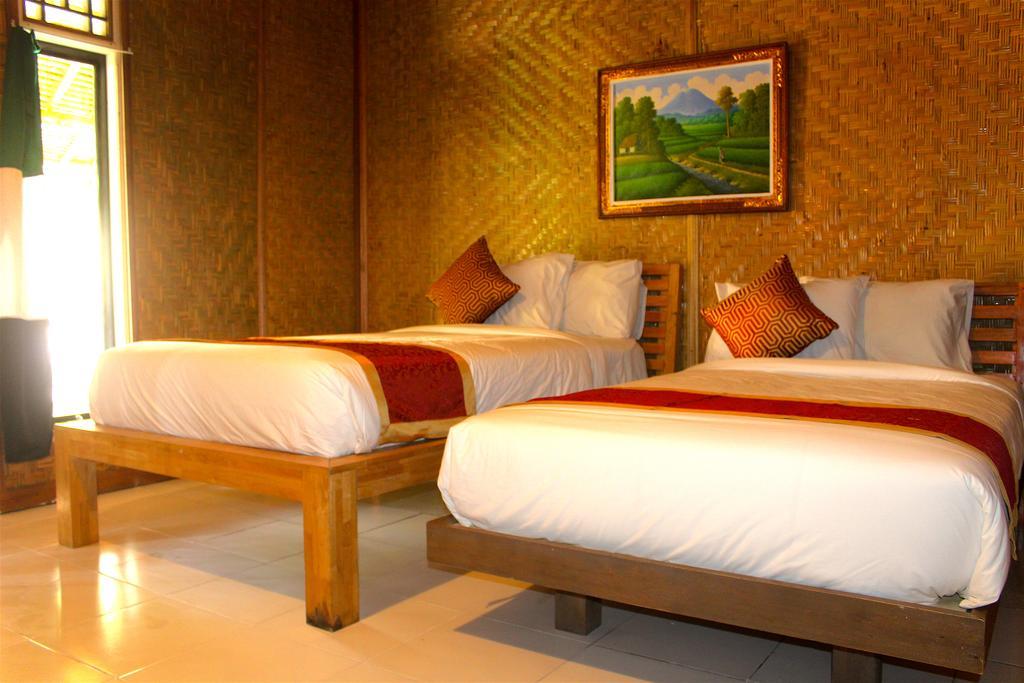 Hobbit'S House Homestay Banyuwedang Buitenkant foto