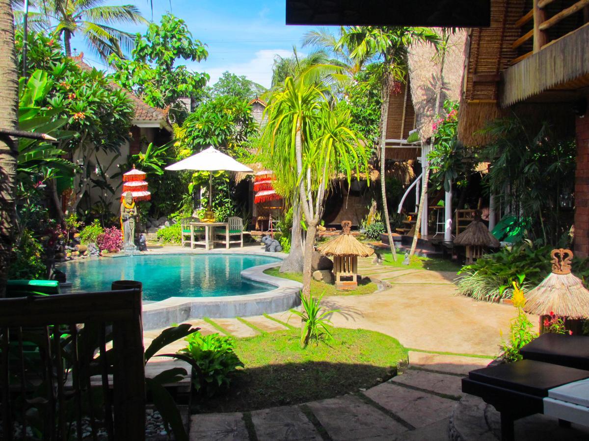 Hobbit'S House Homestay Banyuwedang Buitenkant foto